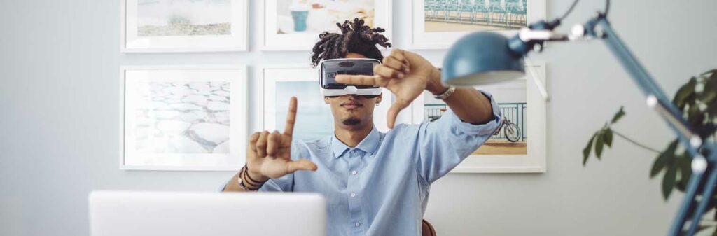 Jeune homme avec un casque de réalité virtuelle