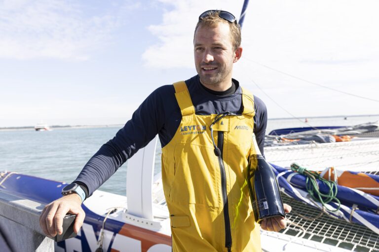 Sam Goodchild au départ de Cowes pour le Final Rush du Pro Sailing Tour 2022