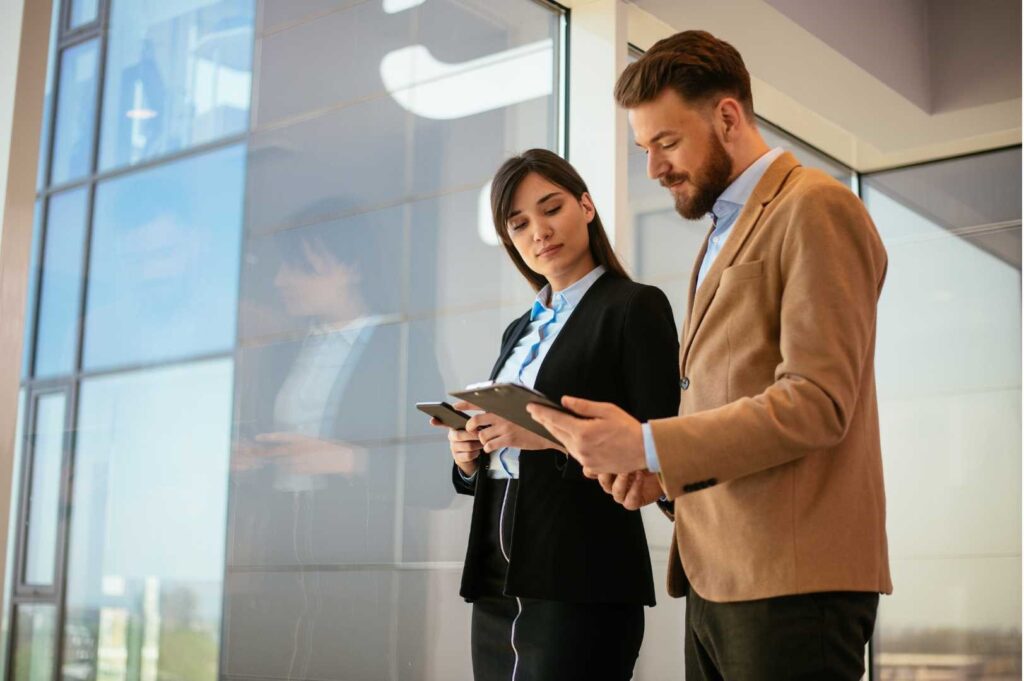 Due-consulenti-che-analizzano-la-nuova-Legge-di-Bilancio-2025