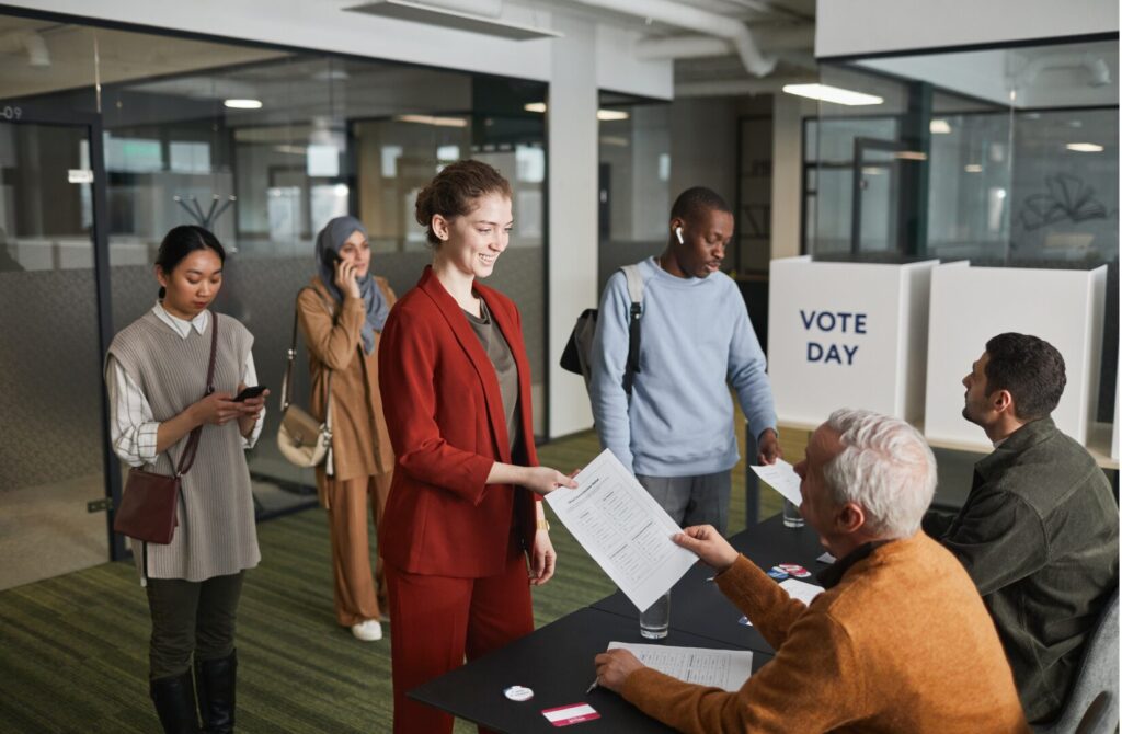 Persona che votano per Referendum