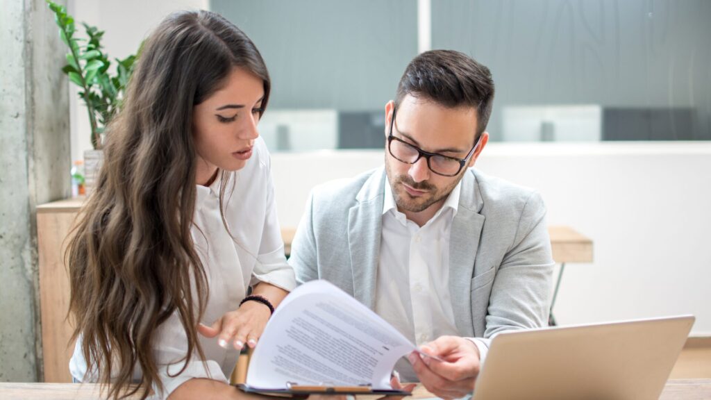 Persone che parlano della Legge di Bilancio 2026