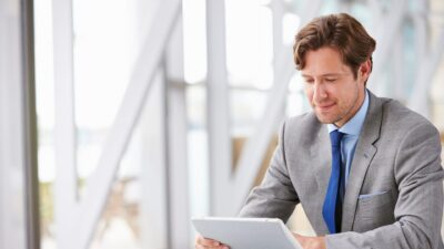 Team di lavoro studia il modello 231