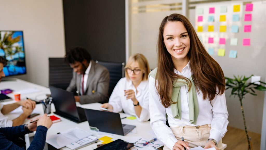 giovane impiegata assunta grazie ai nuovi bonus assunzioni 2026