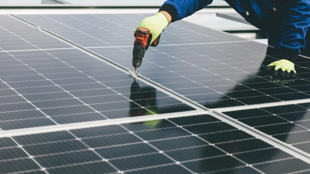 “Impianti industriali alimentati da energia solare e rinnovabile – incentivo per l’autoproduzione energetica”