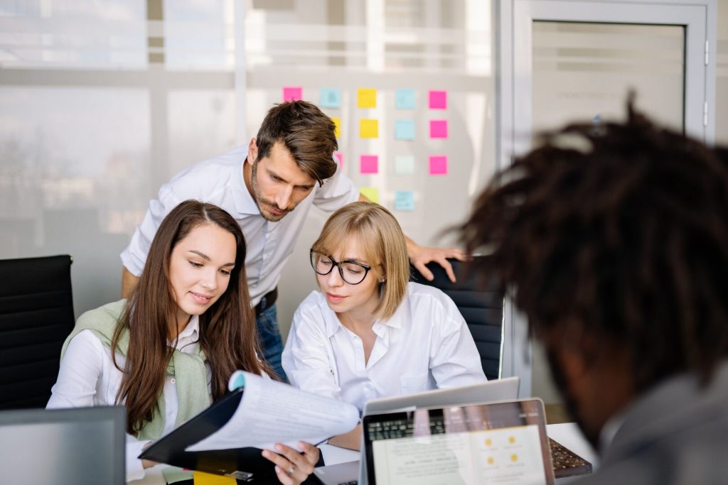 team di lavoro in ufficio